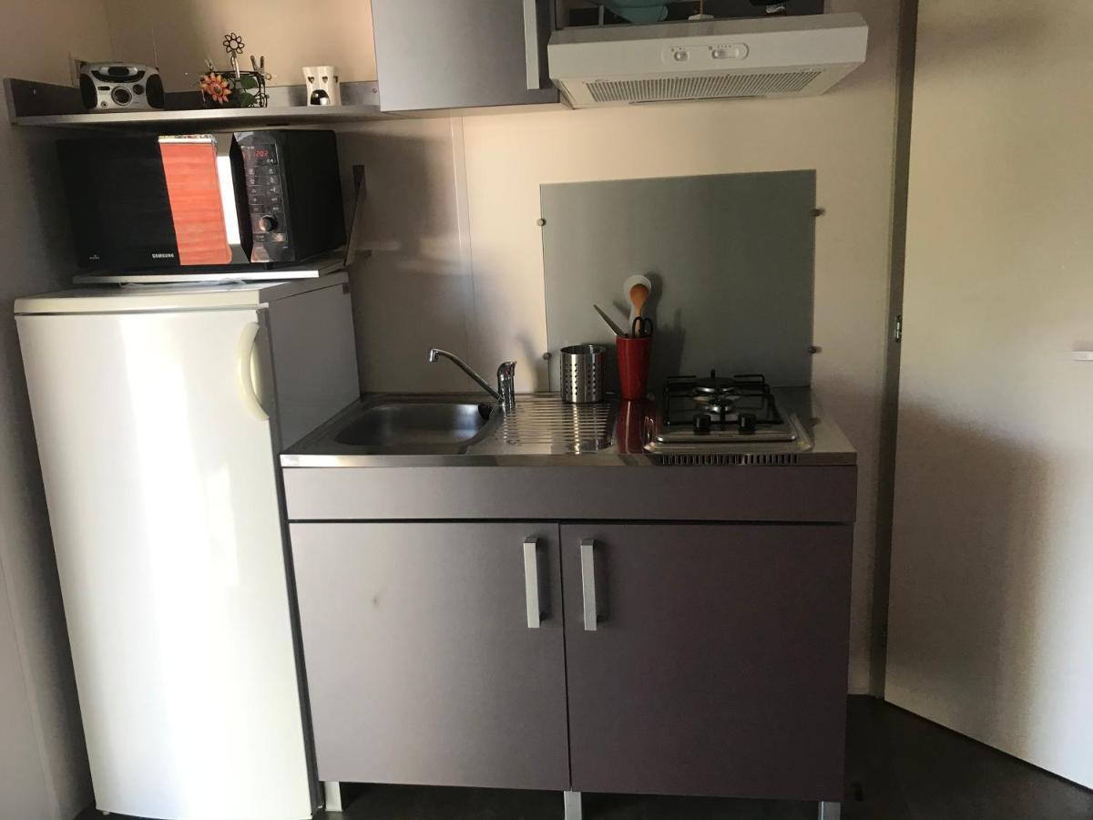 Mobilhome En Face Des Plages Hyeres Exterior photo